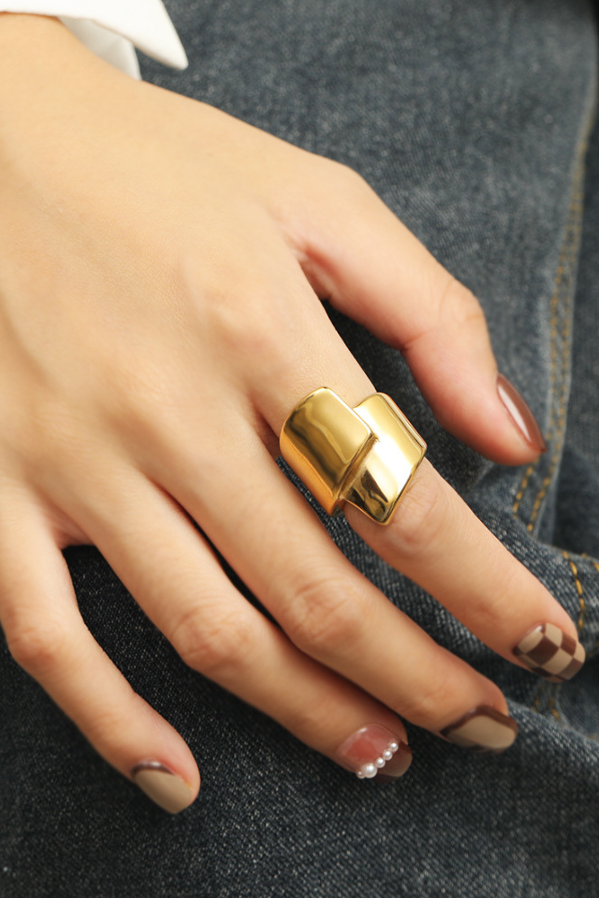 Twisted Over Lap Ring - Kaoribyshreya