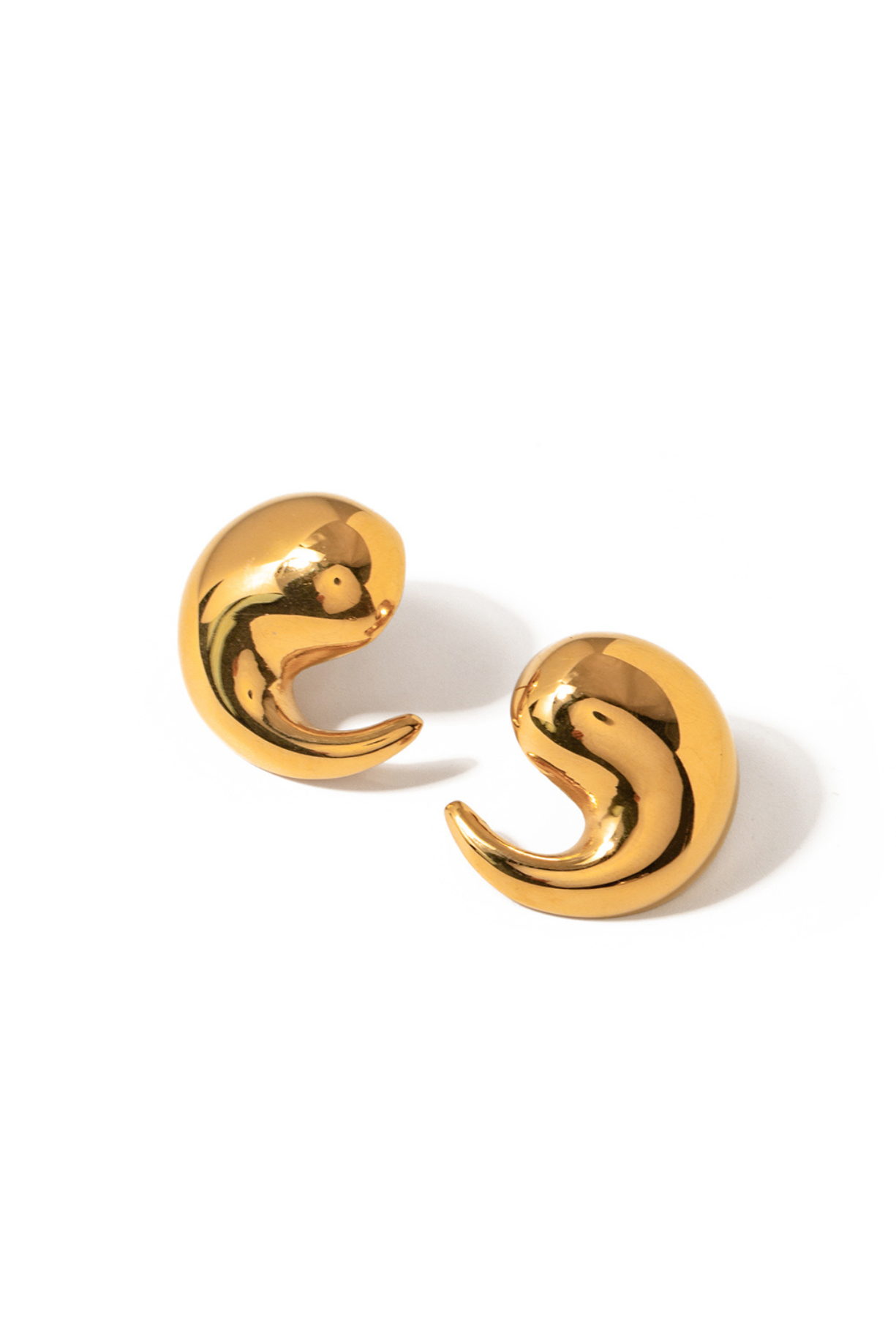 Mini Curved Earrings - Kaoribyshreya