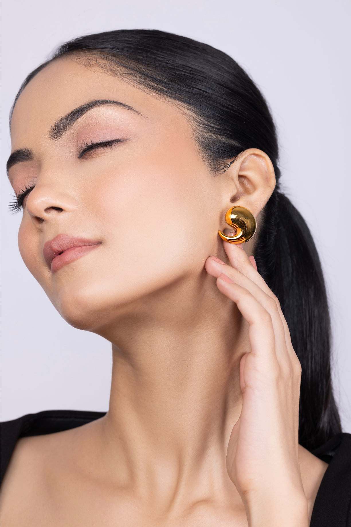 Mini Curved Earrings - Kaoribyshreya