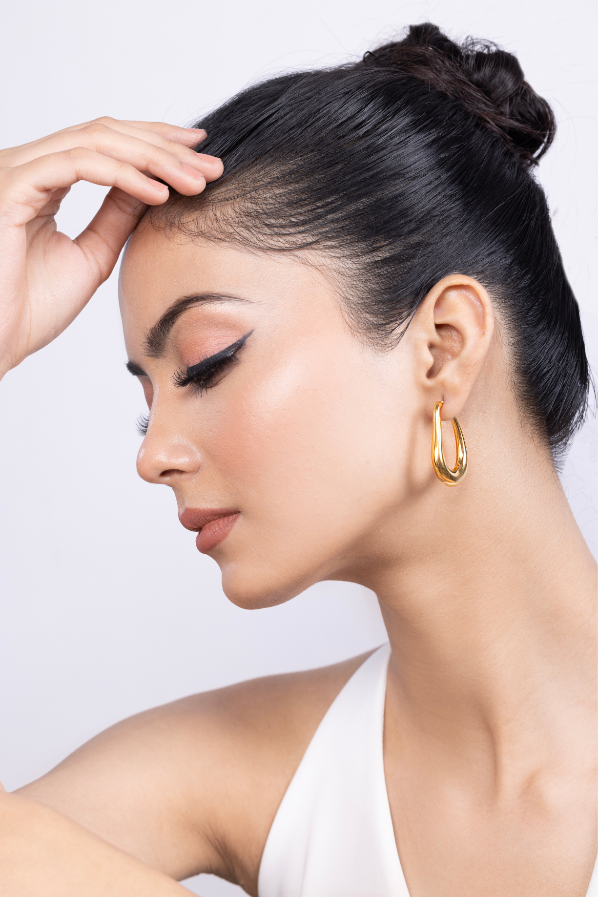 Curved Hoop Earring - Kaoribyshreya