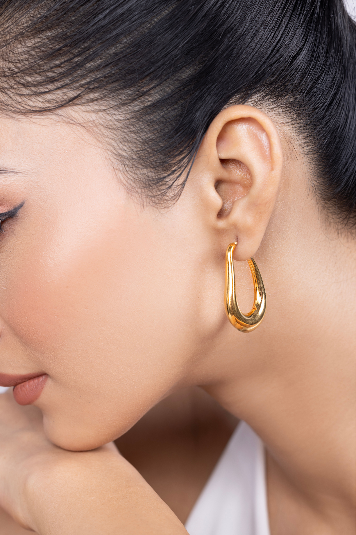 Curved Hoop Earring - Kaoribyshreya