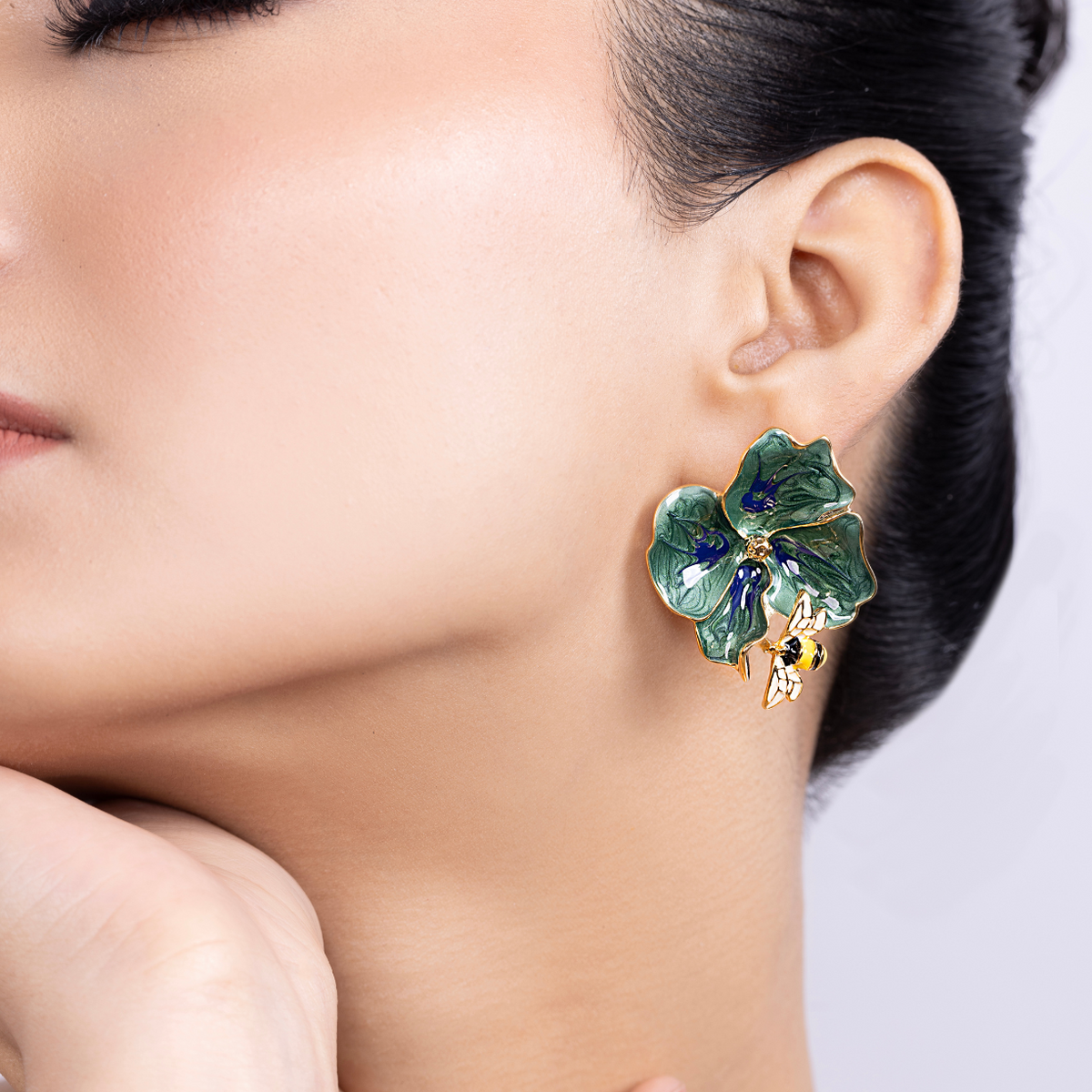 Flower Bee Pin Earring – Kaoribyshreya
