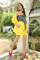 LASER LEMON YELLOW SHIRT WITH KNOTTED TUBE AND SHORTS HIGHLIGHTED WITH A BELT