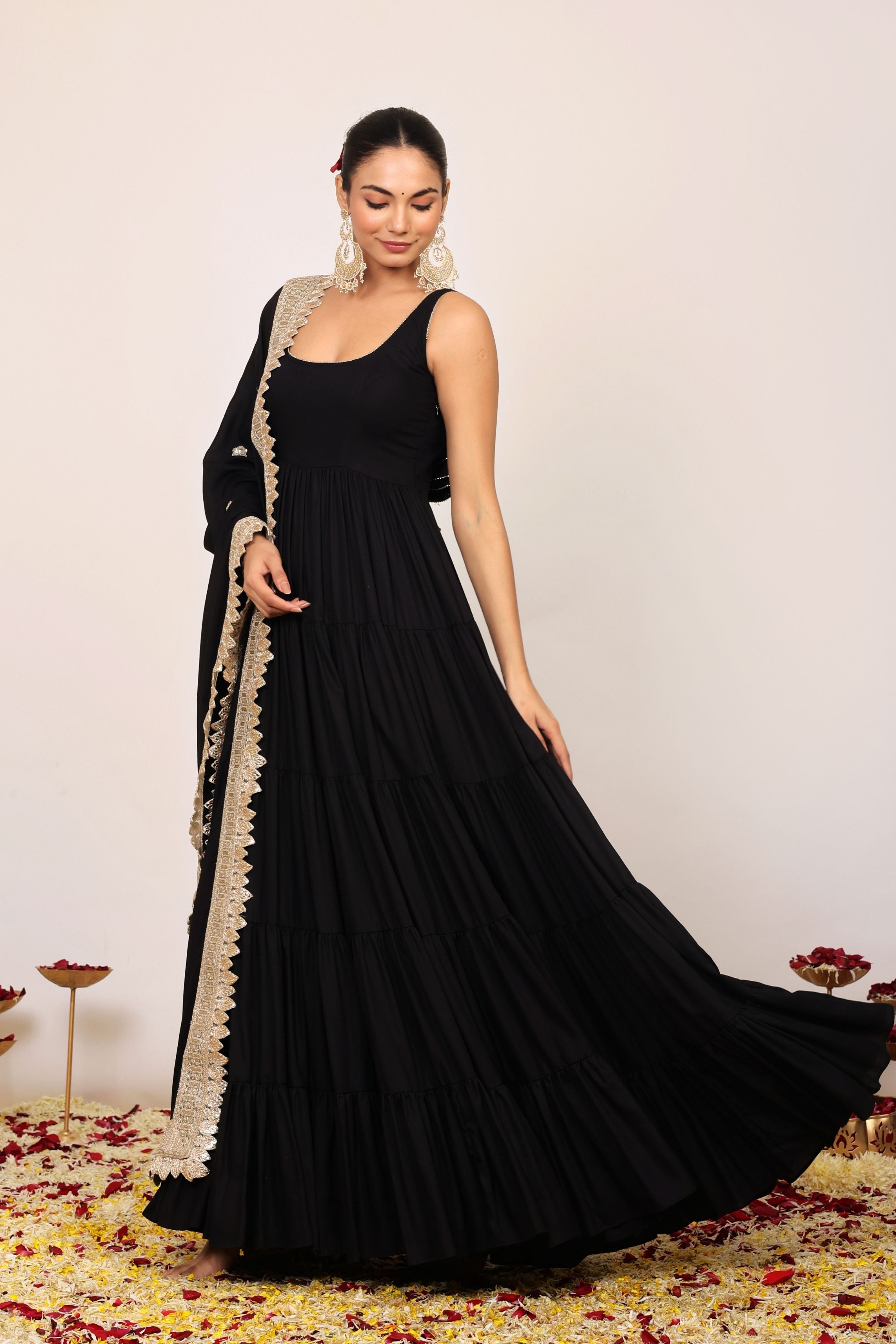 Black Solid Anarkali Kurta Set Paired With Dupatta having Gota Work at Border - Kaoribyshreya