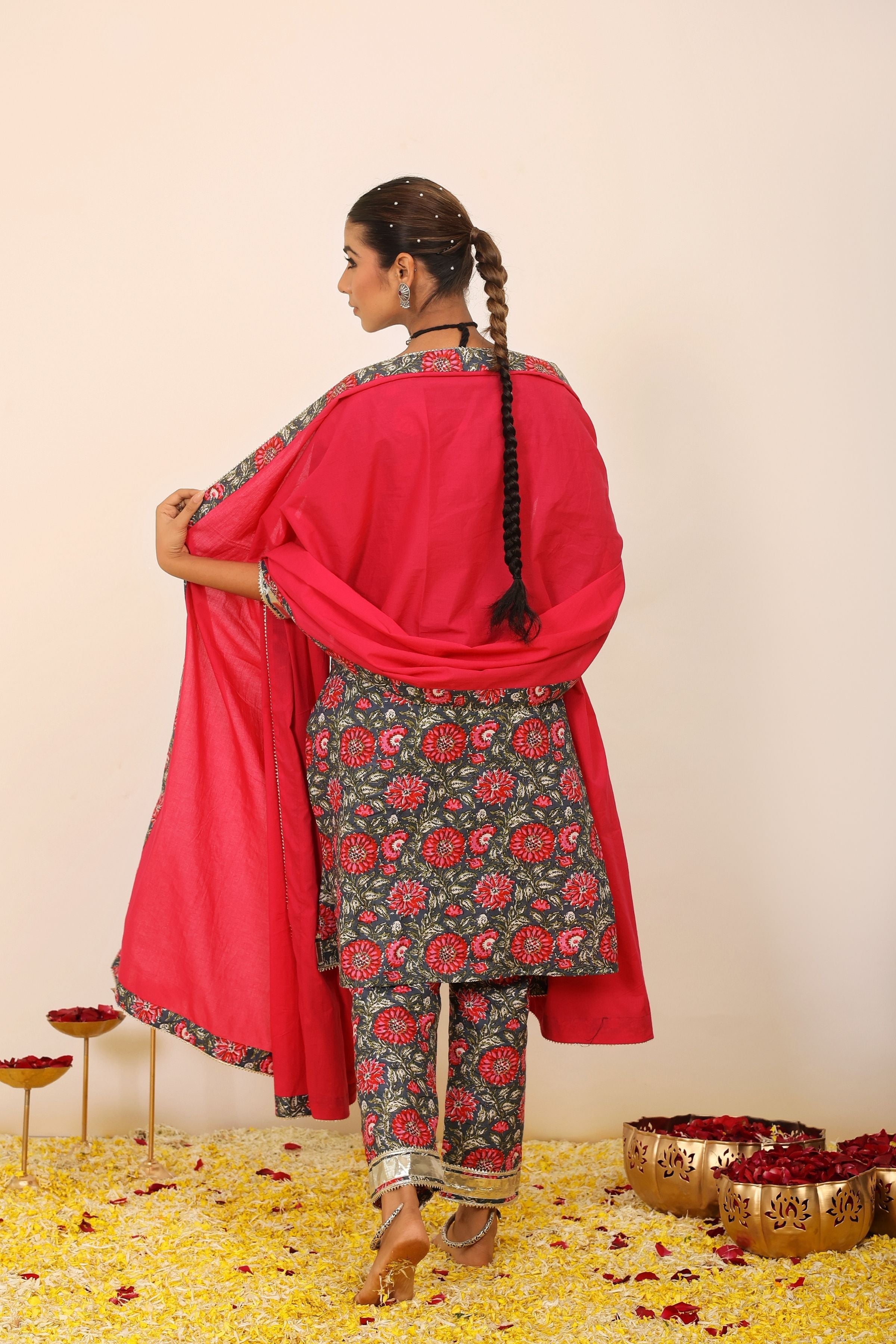 Floral Printed Multicolor Kurta Set Paired With Pant and Pink Dupatta - Kaoribyshreya