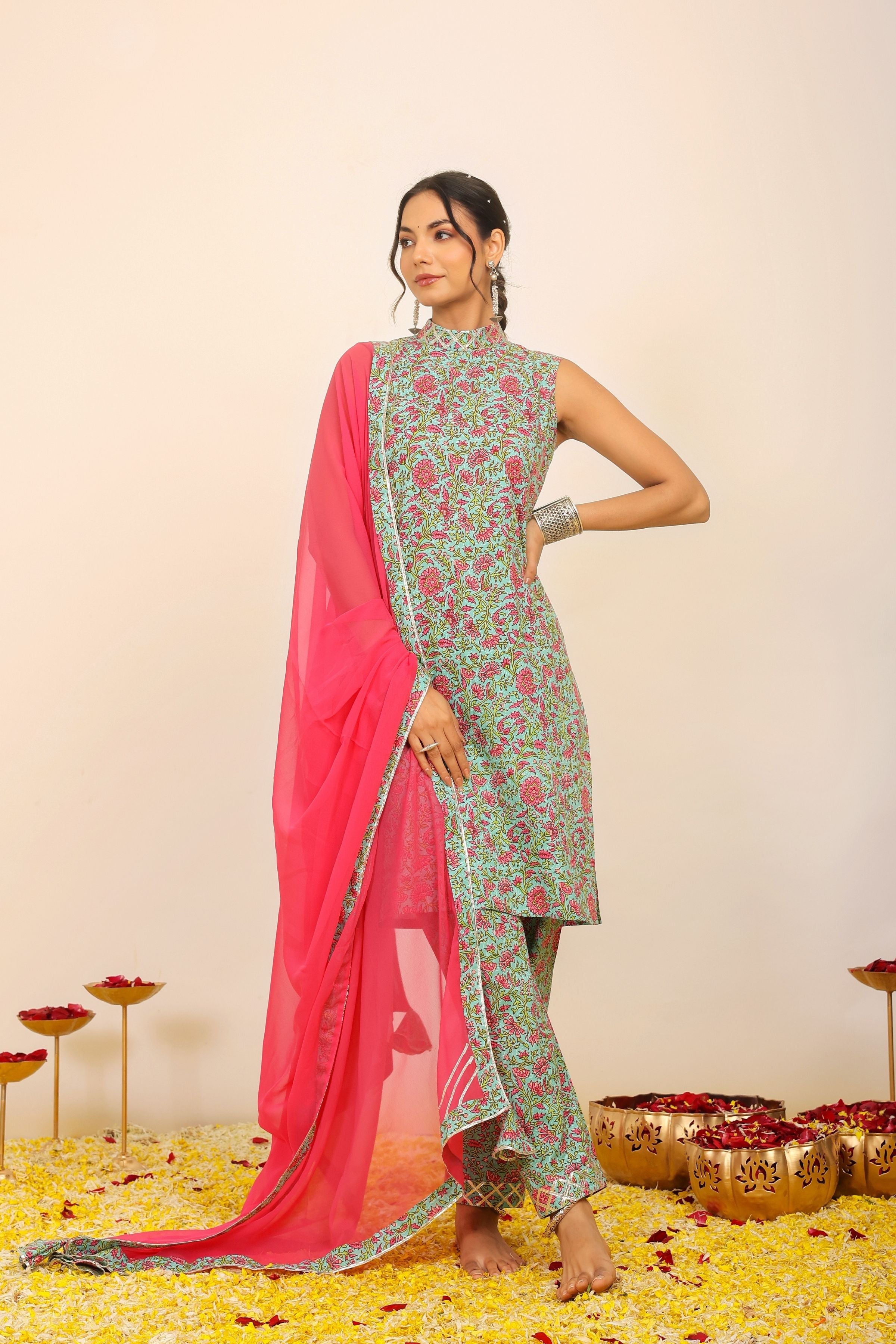 Multicolor Floral Printed Kurta Set Paired with Pant and Pink Dupatta - Kaoribyshreya