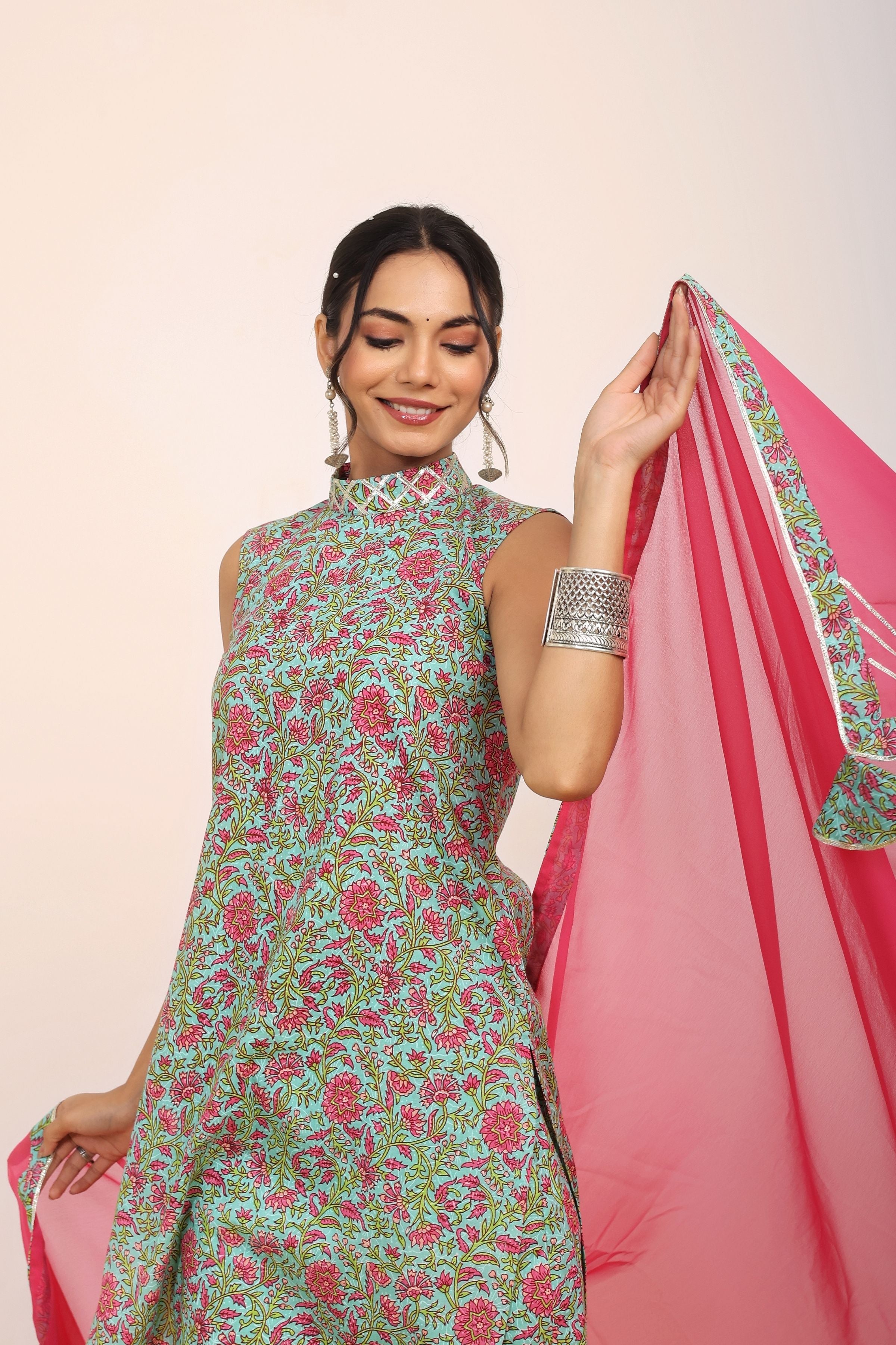 Multicolor Floral Printed Kurta Set Paired with Pant and Pink Dupatta - Kaoribyshreya
