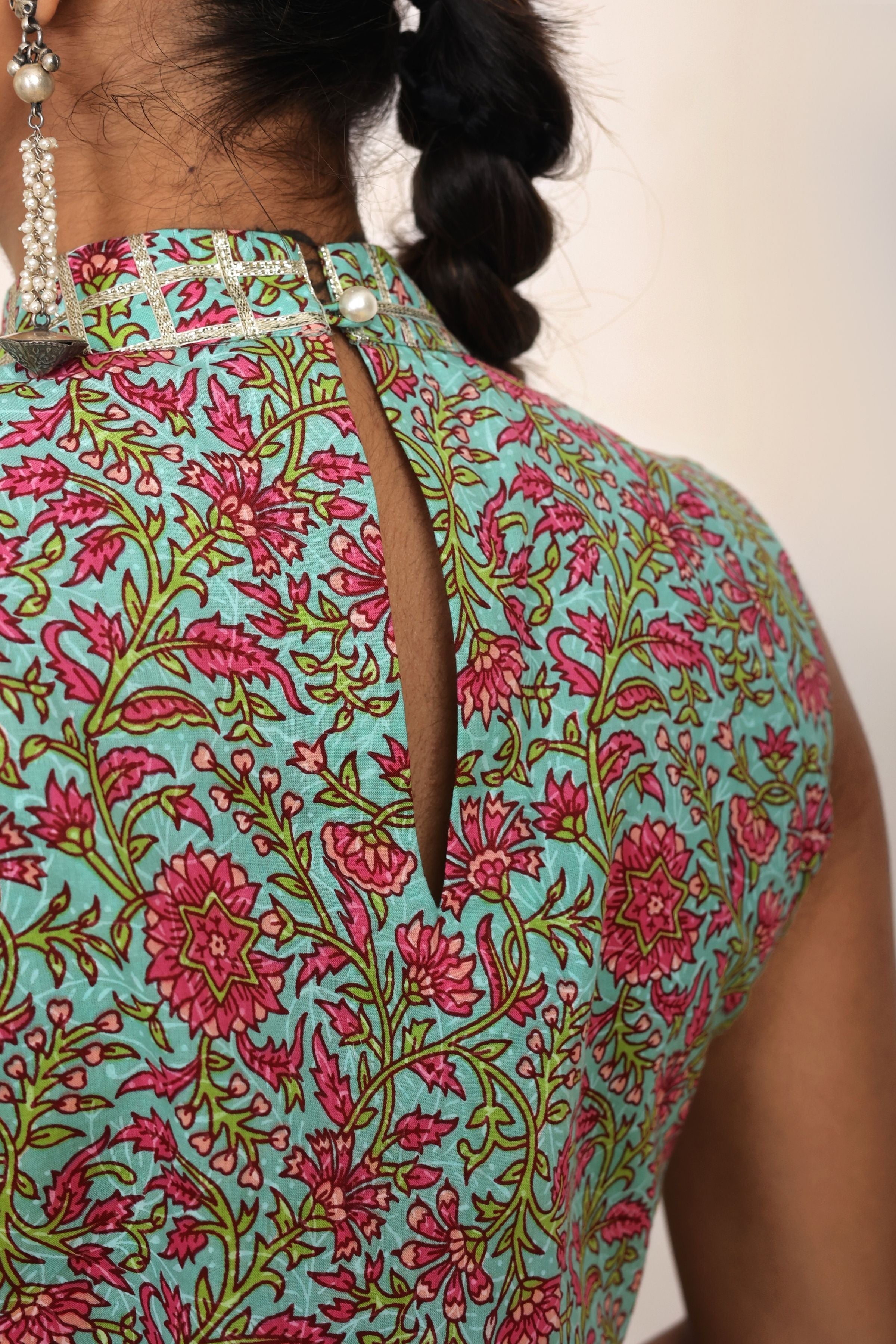 Multicolor Floral Printed Kurta Set Paired with Pant and Pink Dupatta - Kaoribyshreya