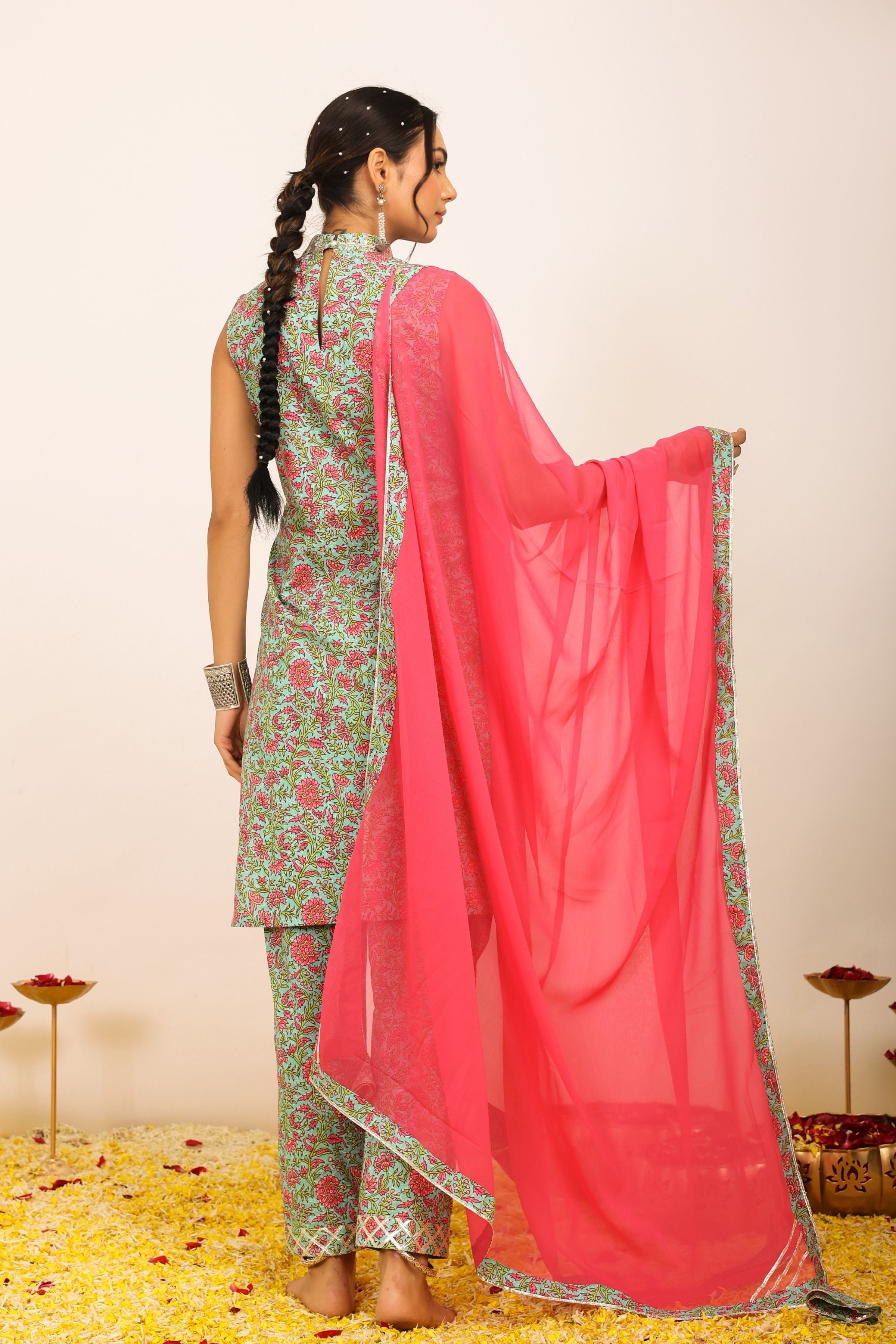 Multicolor Floral Printed Kurta Set Paired with Pant and Pink Dupatta - Kaoribyshreya
