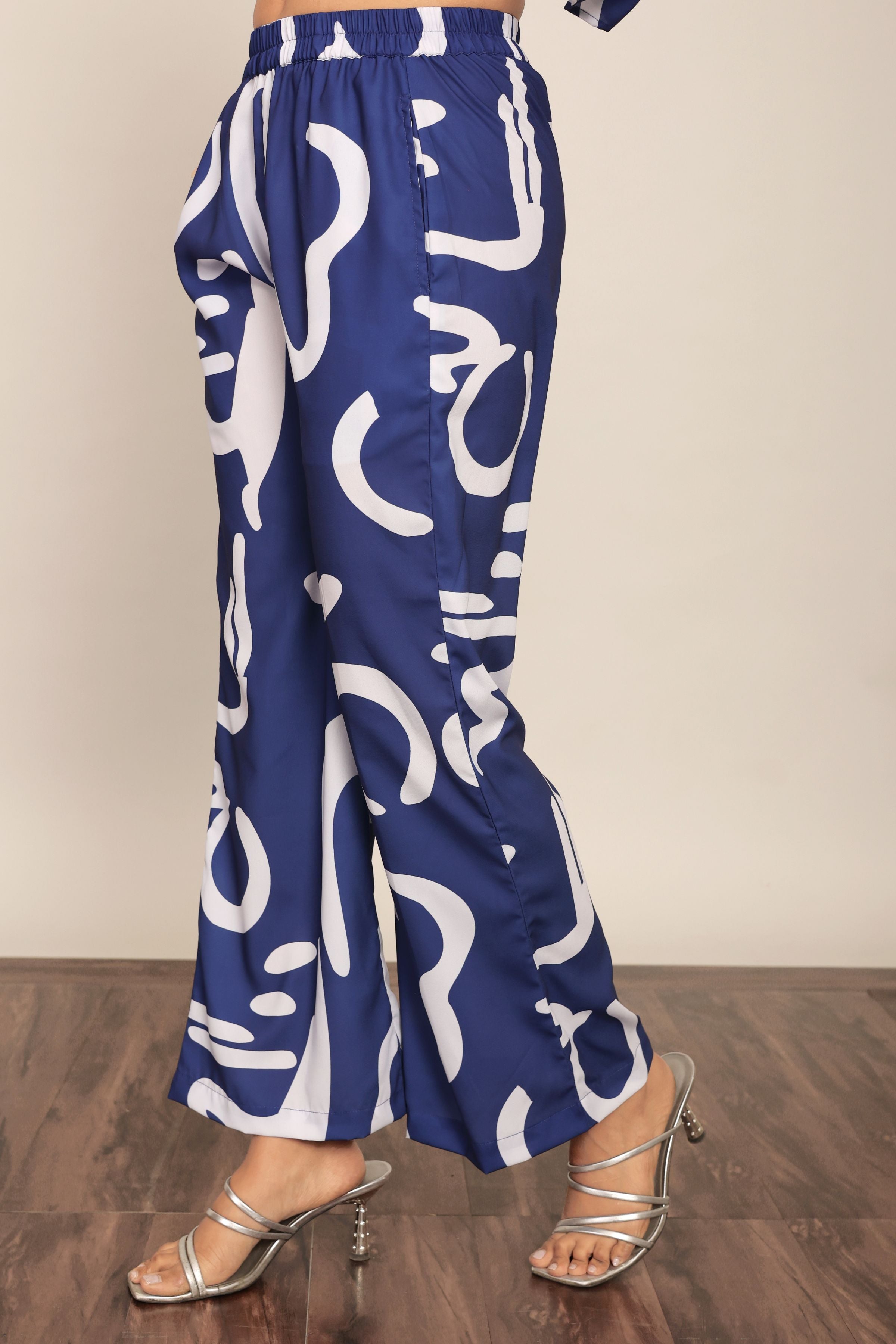 Blue and White Relaxed Pant with 2 Pockets and Full Elastic Belt - Kaoribyshreya
