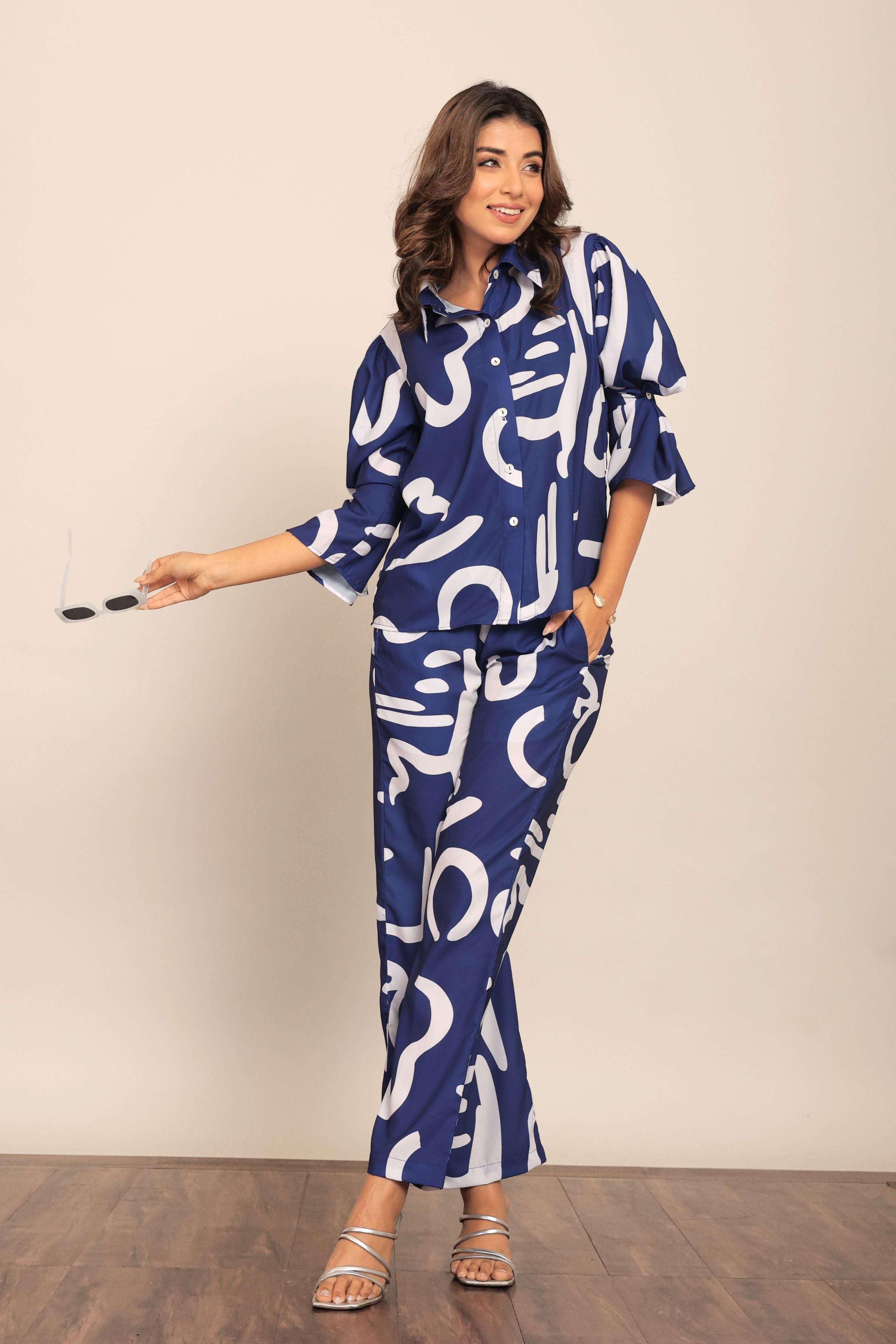 Blue and White Relaxed Pant with 2 Pockets and Full Elastic Belt - Kaoribyshreya
