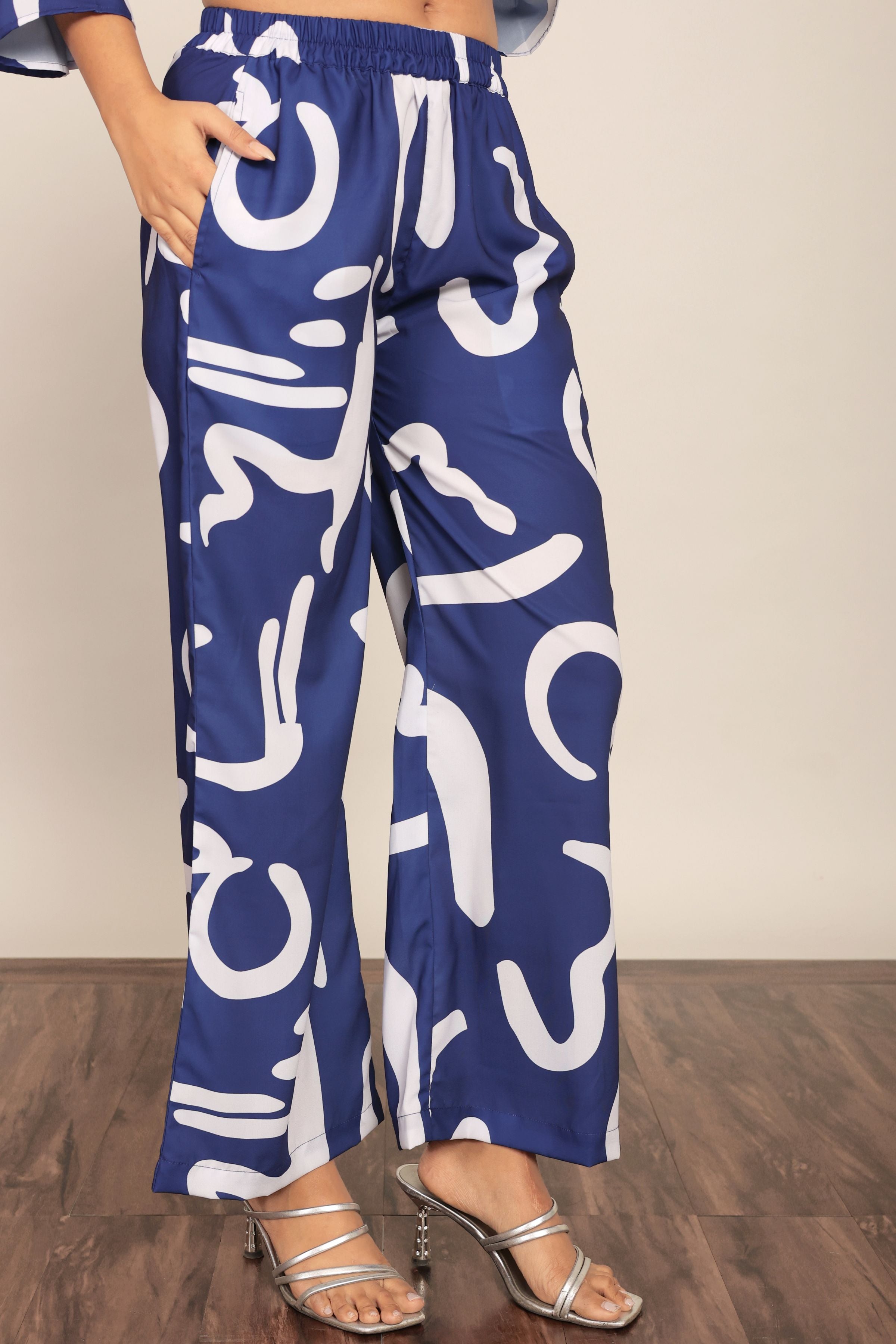Blue and White Relaxed Pant with 2 Pockets and Full Elastic Belt - Kaoribyshreya