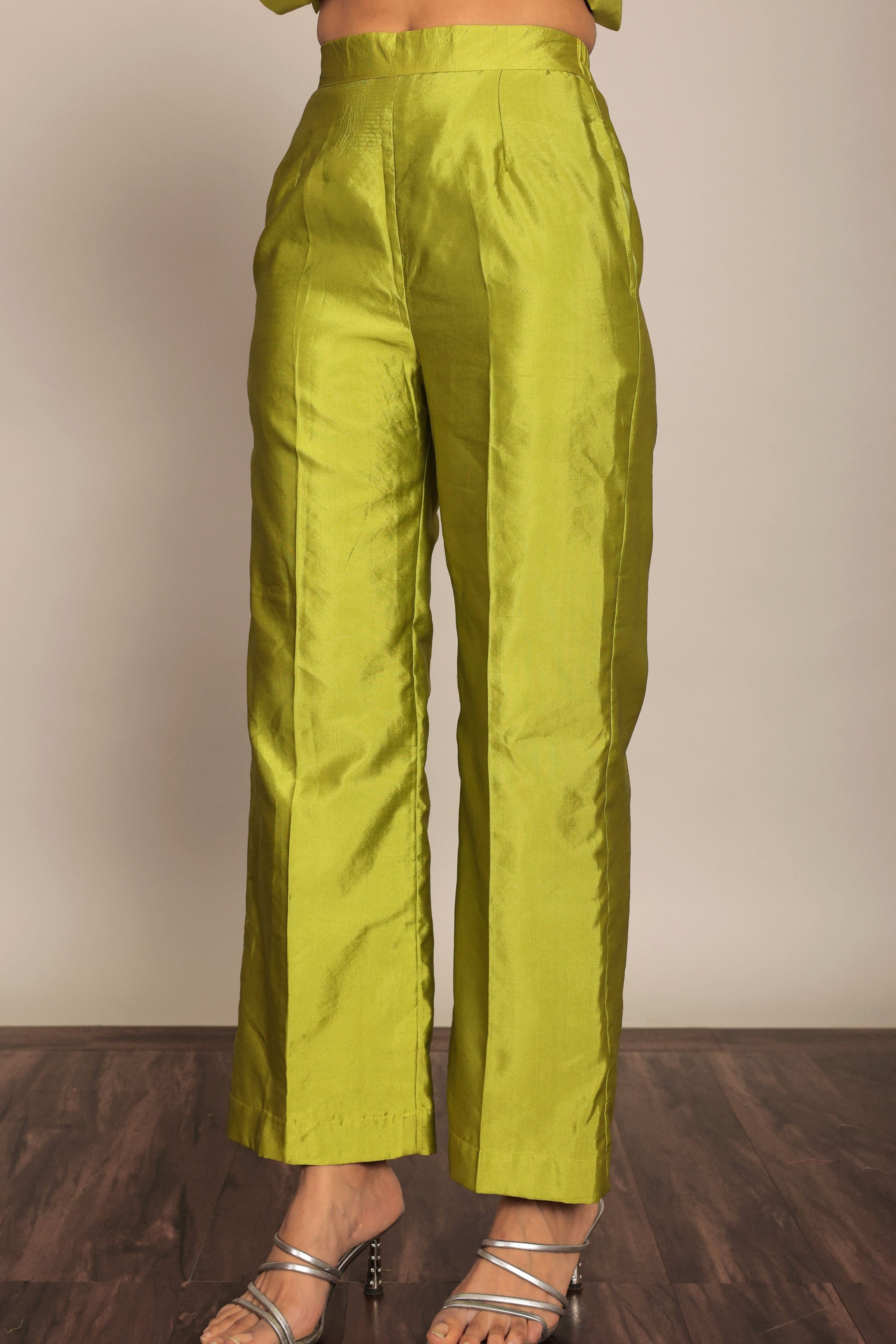 Green Solid Relaxed Pant with 2 Pockets and Elastic Belt in Back - Kaoribyshreya