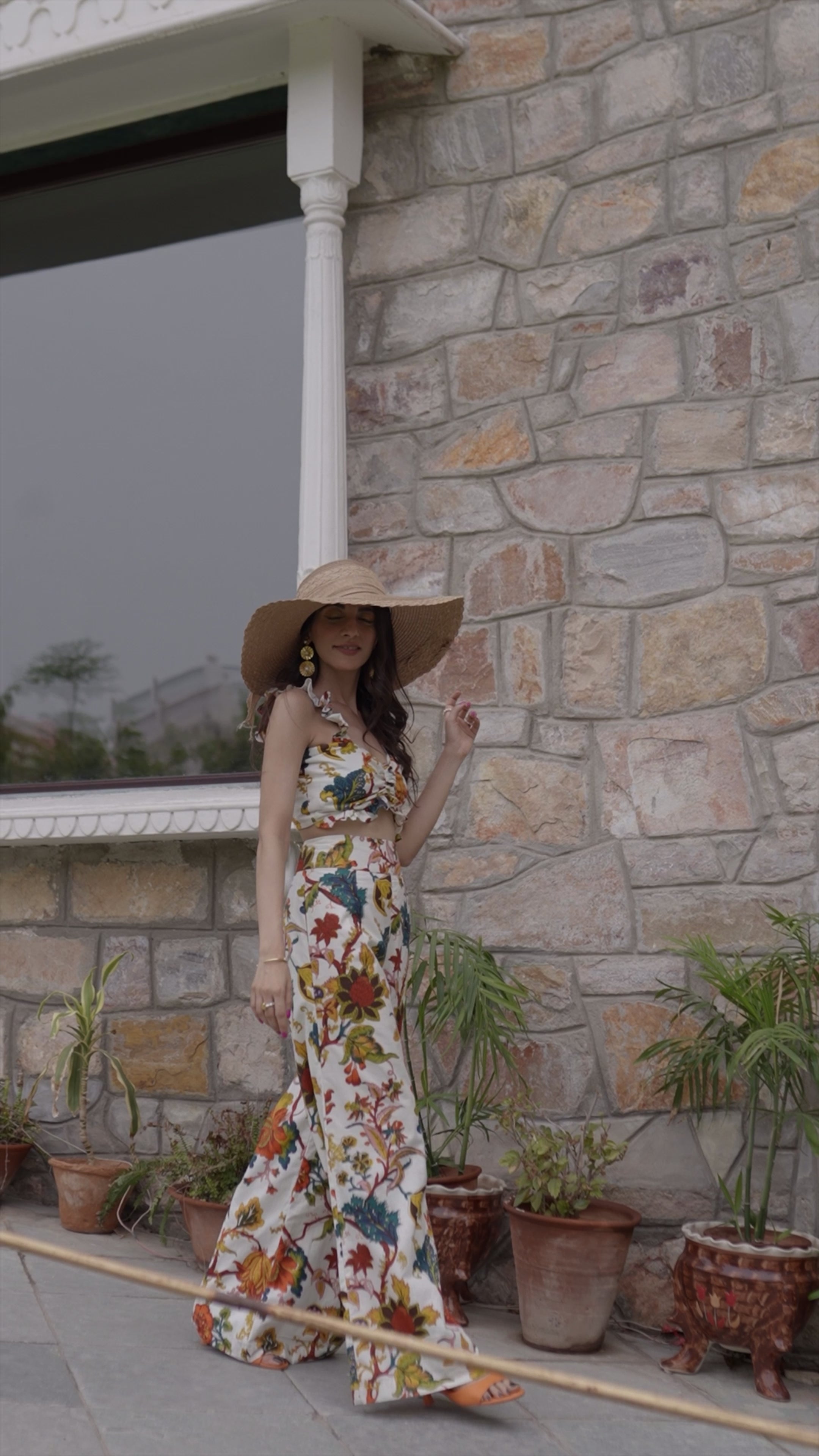 RUFFLED PRINTED TOP WITH FLARED HIGH WAIST PANTS