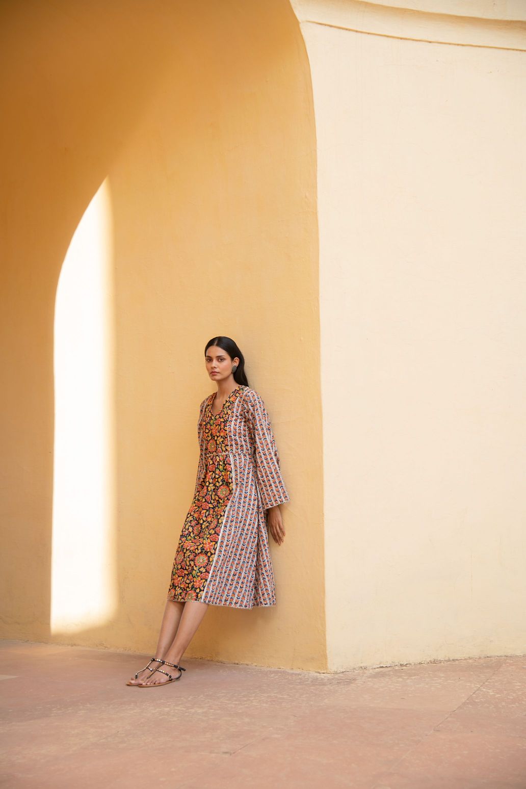 White Geometric Bell Sleeves Kurta With Floral Baritone Blue Front Panel