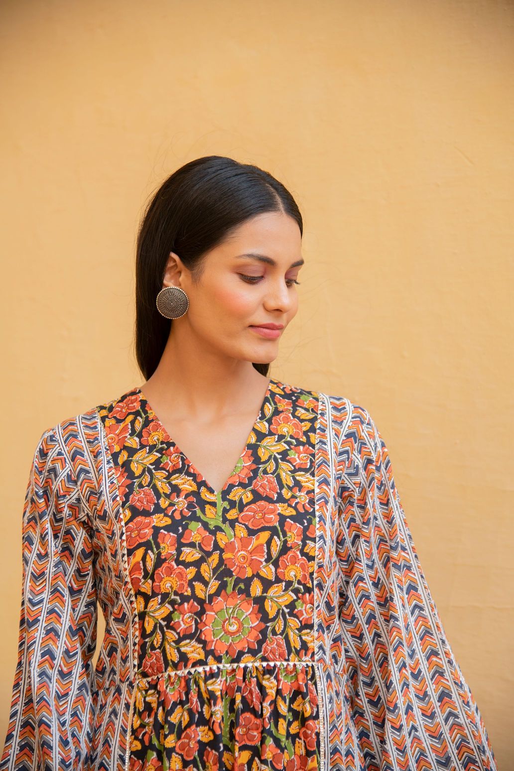 White Geometric Bell Sleeves Kurta With Floral Baritone Blue Front Panel